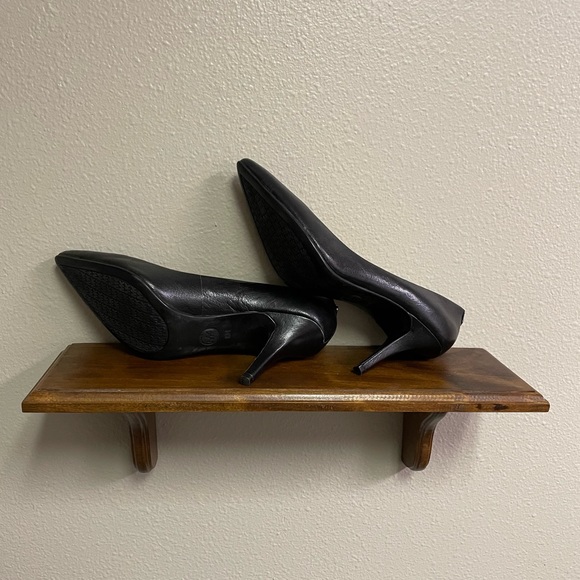 MICHAEL Michael Kors Black Leather Pointed Toe Heels 👠 10M - Picture 2 of 3